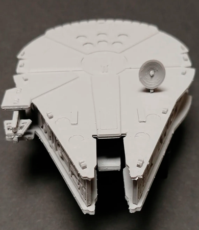 3D-печатная модель космического корабля Тысячелетний сокол (Millennium Falcon) из вселенной Звездных войн.