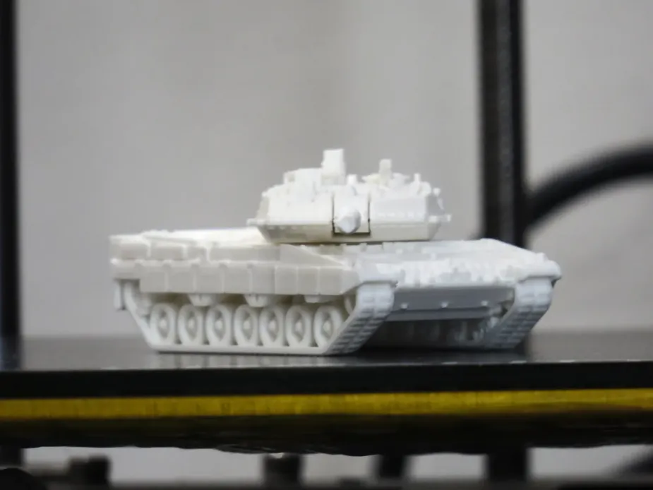 Танк Leopard 2A6 в масштабе 1:100