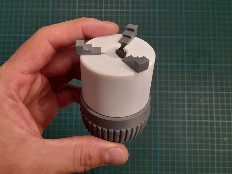 3D модель Тиски-держатель для миниатюр для покраски для 3D-печати