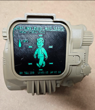  3D-модель Pip-Boy 3000 – это детально проработанная цифровая копия культового устройства из серии игр Fallout.